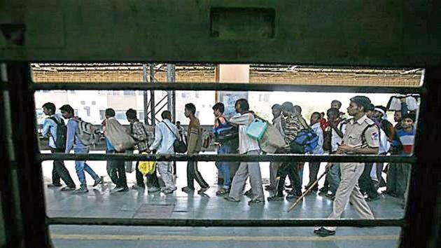 The man, Shiv Prasad, boarded the Hatiya-Anand Vihar express train for Ranchi at Delhi’s Anand Vihar. (HT FILE PHOTO) The man, Shiv Prasad, boarded the Hatiya-Anand Vihar express train for Ranchi at Delhi’s Anand Vihar. (HT FILE PHOTO)