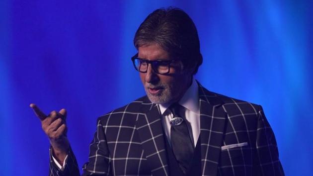 Amitabh Bachchan opened Kaun Banega Crorepati 10 with a poem.(Twitter)