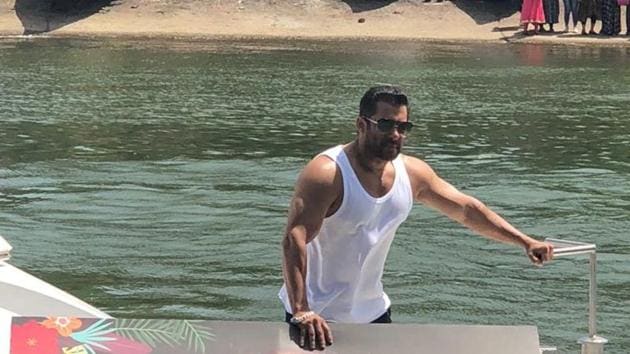 For Bigg Boss 12 launch in Goa, Salman Khan arrived on a boat.(Twitter)