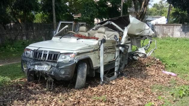 The mangled remains of the SUV that was involved in an accident in Cooch Behar district of West Bengal.(HT PHOTO)