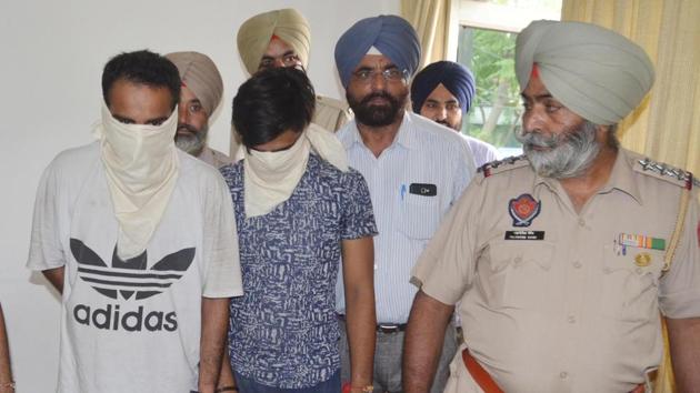 Two snatchers in police custody in Amritsar on Tuesday. (Sameer Sehgal/HT) Two snatchers in police custody in Amritsar on Tuesday. (Sameer Sehgal/HT)