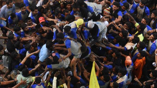 A Govinda squad attempting a human pyramid during the Dahi Handi celebrations at Suvarnayug Tarun Mandal, Shivaji road, on Monday. (Pratham Gokhale/HT Photo)