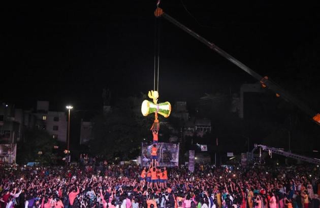 An all-women squad in a human pyramid formation at the Dahi Handi celebrations at Jeet ground in Kothrud organised by Om Charitable trust on Monday. (Sanket Wankhade/HT PHOTO)