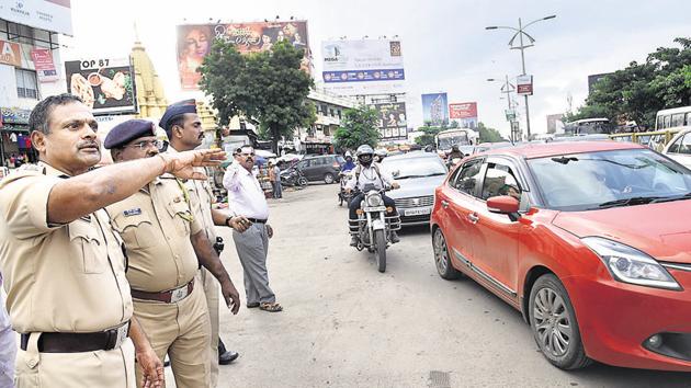 Police commissioner RK Padmanabhan reviewed the traffic situation at Shivaji chowk in Hinjewadi and introduced a one-way rule for traffic coming towards Phases 1 and 2 to Hinjewadi in the morning (8 am to 11 am) and evening one-way traffic from Hinjewadi phases 1 and 2 to Pune (4 pm to 7 pm). (HT PHOTO) Police commissioner RK Padmanabhan reviewed the traffic situation at Shivaji chowk in Hinjewadi and introduced a one-way rule for traffic coming towards Phases 1 and 2 to Hinjewadi in the morning (8 am to 11 am) and evening one-way traffic from Hinjewadi phases 1 and 2 to Pune (4 pm to 7 pm). (HT PHOTO)