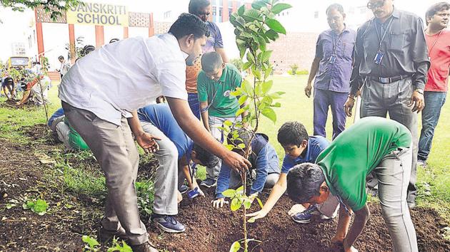 Pavan Randive (left), owner of Guru Krupa nursery, Hadpsar, along with students and faculty members of Sanskriti School, Wagholi, during the HT tree plantation drive at the school campus on September 1. (SHANKAR NARAYAN/HT PHOTO) Pavan Randive (left), owner of Guru Krupa nursery, Hadpsar, along with students and faculty members of Sanskriti School, Wagholi, during the HT tree plantation drive at the school campus on September 1. (SHANKAR NARAYAN/HT PHOTO)