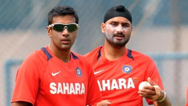 Ravichandran Ashwin And Harbhajan Singh (AFP/Getty Images)