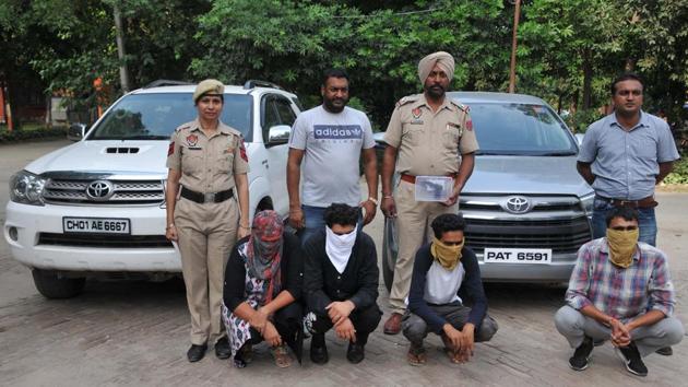 Robbers arrested with two vehicles and a toy gun in CIA staff custody in Jalandhar on Tuesday.(Pardeep Pandit/HT)