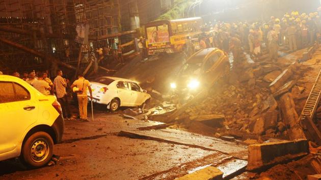 The Majerhat Bridge on the busy Diamond Harbour Road collapsed in Kolkata on Tuesday.(Samir Jana/HT Photo)