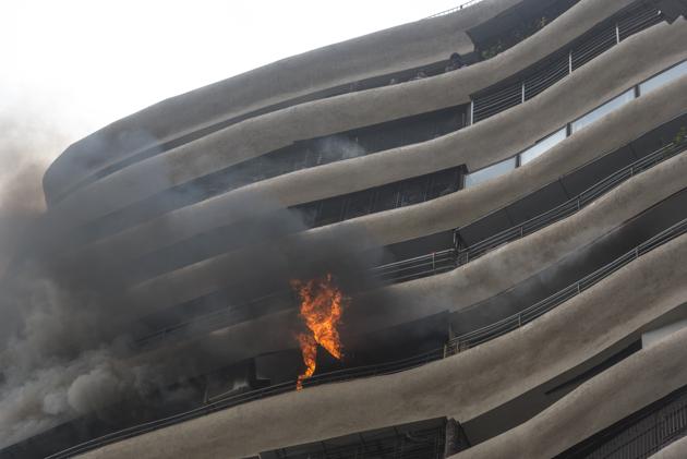 Mumbai, India - August 22, 2018: Fire breaks out at Crystal tower at Parel in Mumbai, India, on Wednesday, August 22, 2018. (Photo by Pratik Chorge/Hindustan Times) (Pratik Chorge/HT Photo) Mumbai, India - August 22, 2018: Fire breaks out at Crystal tower at Parel in Mumbai, India, on Wednesday, August 22, 2018. (Photo by Pratik Chorge/Hindustan Times) (Pratik Chorge/HT Photo)