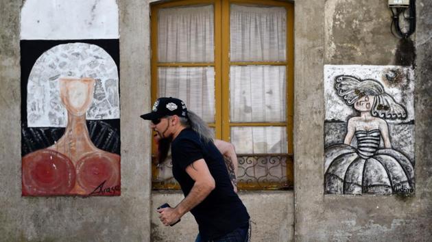 Photos Velazquez S Ladies In Waiting Spruce Up Struggling Spanish Town   Spain Streetart Meninas E73549a4 B032 11e8 A206 120fd6da8a0d 