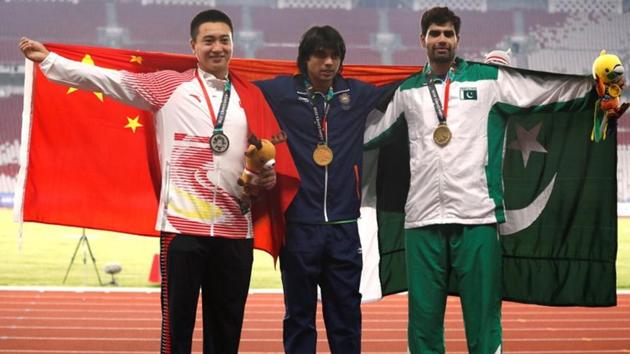 Neeraj Chopra of India on the podium with silver medalist Qizhen Liu of China (L) and bronze medallist Arshad Nadeem of Pakistan.(REUTERS)
