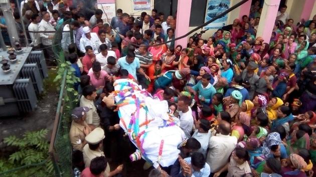 Funeral procession of one of the bus passengers who died when the bus plunged into a gorge after it was hit by a landslide on Gangotri National Highway in Uttarkashi district on September 3, 2018. (HT Photo) Funeral procession of one of the bus passengers who died when the bus plunged into a gorge after it was hit by a landslide on Gangotri National Highway in Uttarkashi district on September 3, 2018. (HT Photo)