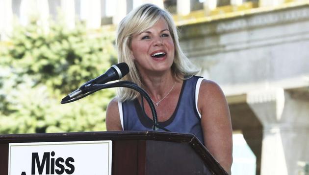 Gretchen Carlson speaks to the contestants and the crowd at Kennedy Plaza during the annual Miss America arrival celebration, Thursday, Aug. 30, 2018 in Atlantic City, N.J.(AP)