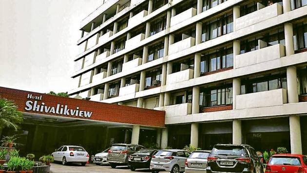 Once a bustling hotel that had the who’s who of the city beating a path to its doors, Shivalikview is today fighting for survival. (HT Photo) Once a bustling hotel that had the who’s who of the city beating a path to its doors, Shivalikview is today fighting for survival. (HT Photo)