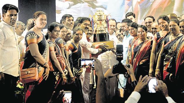 Ajit Pawar (middle), NCP leader, Pune, after the distribution of trophies to teachers on Teacher’s day, at Sri Ganesh Kala Krida Rang mandir, on Wednesday. (HT PHOTO) Ajit Pawar (middle), NCP leader, Pune, after the distribution of trophies to teachers on Teacher’s day, at Sri Ganesh Kala Krida Rang mandir, on Wednesday. (HT PHOTO)