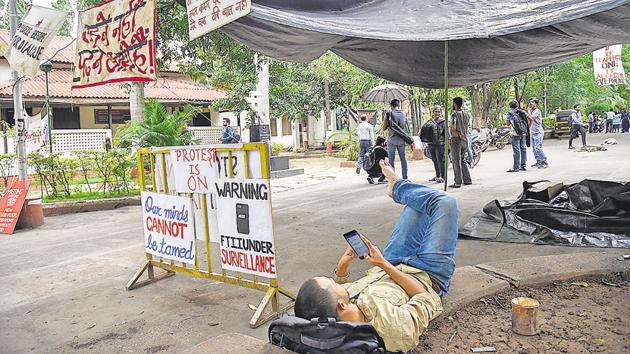 Students of the Film and Television Institute of India (FTII) are seen protesting on their campus on Wednesday. (SANKET WANKHADE/HT PHOTO) Students of the Film and Television Institute of India (FTII) are seen protesting on their campus on Wednesday. (SANKET WANKHADE/HT PHOTO)