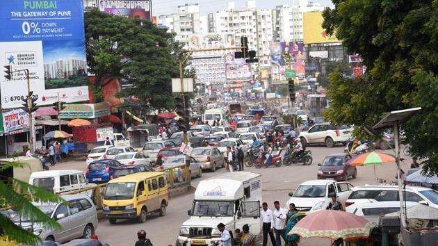 The traffic problem at Shivaji chowk in Hinjewadi. (HT PHOTO) The traffic problem at Shivaji chowk in Hinjewadi. (HT PHOTO)