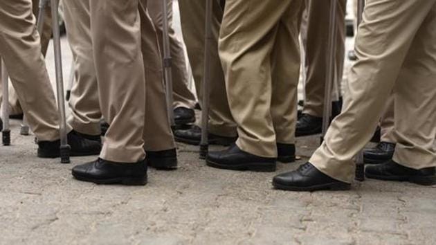 Begusarai SP Aditya Kumar told HT that a police team reached the spot and rescued the abductors from the clutches of irate mob.(Burhaan Kinu/HT PHOTO) Begusarai SP Aditya Kumar told HT that a police team reached the spot and rescued the abductors from the clutches of irate mob.(Burhaan Kinu/HT PHOTO)
