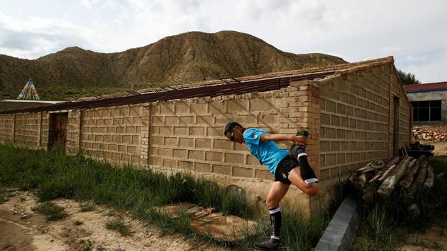 Salomon’s premium running shoes account for 17% of its footwear sales in China, but only 3% of global sales. The company sponsors 20 elite athletes in China and more than 30 runs annually. As trail running prospers, international brands may face competition from local startups, Zhao Fan, Chinese distributor of US shoe-maker Altra Running said. But he added that it would be healthy for the industry. (Thomas Peter / REUTERS) Salomon’s premium running shoes account for 17% of its footwear sales in China, but only 3% of global sales. The company sponsors 20 elite athletes in China and more than 30 runs annually. As trail running prospers, international brands may face competition from local startups, Zhao Fan, Chinese distributor of US shoe-maker Altra Running said. But he added that it would be healthy for the industry. (Thomas Peter / REUTERS)