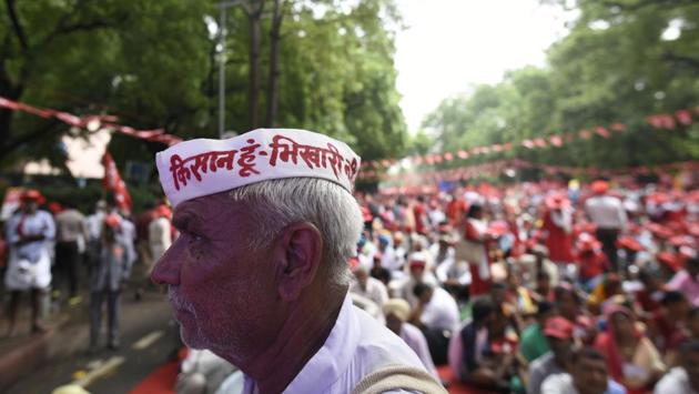 Thousands of farmers, farm workers and labourers from across the country participated in the Mazdoor Kisan Sangharsh Rally which began from Ramlila Maidan in New Delhi to press their demands for fair wages, remunerative crop prices and debt waivers. (Burhaan Kinu / HT Photo) Thousands of farmers, farm workers and labourers from across the country participated in the Mazdoor Kisan Sangharsh Rally which began from Ramlila Maidan in New Delhi to press their demands for fair wages, remunerative crop prices and debt waivers. (Burhaan Kinu / HT Photo)