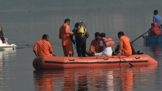 NDRF on search and rescue operation of people who went missing after a boat capsized in a lake in Mumbai in December 2016. A child is missing while 20 passengers swam ashore after a boat capsized on Thursday in the Bhairav River near West Bengal’s Garibpur, an official said.(Representative Image/HT Photo)