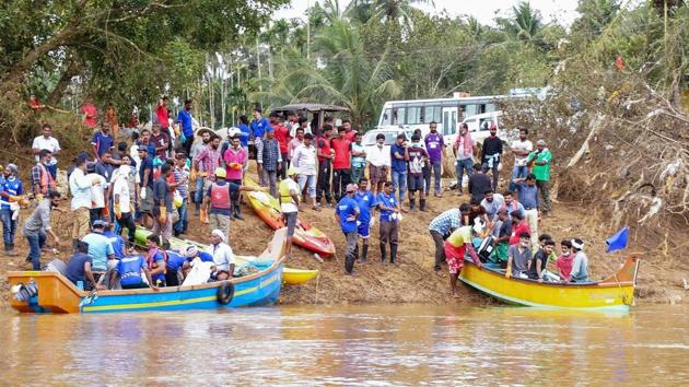 Volunteers and locals ride a boat to as they head out to clean Panamaram River, in Wayanad on Thursday, Aug 30, 2018.(PTI File Photo)