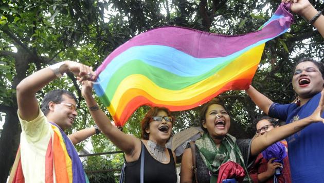 Members of the LGBT community celebrate after the verdict by Supreme Court of India which stuck down on the British-era section 377 of the penal code that penalised people for their sexual orientation and ordered that gay sex among consenting adults is not an offence in front of Academy of Fine Arts in Kolkata, India, on Thursday, September 06, 2018.(Samir Jana/HT PHOTO)