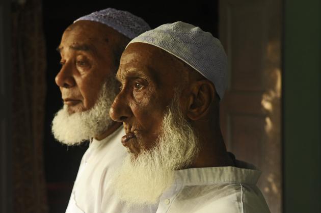 Brothers and retired teachers of Rongpur-1 (near Silchar) Moinuddin Mozumder and Alauddin Mozumder's names are missing from the National Register of Citizens (NRC)’s final draft.(Samir Jana/HT PHOTO)