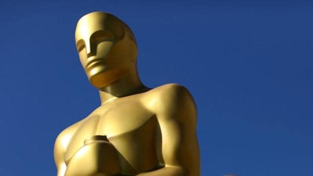 Oscar statues dry in the sunlight after receiving a fresh coat of gold paint as preparations begin for the 89th Academy Awards in Hollywood.(REUTERS)