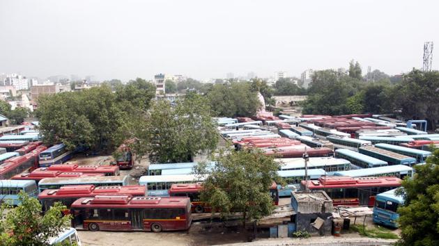 The Haryana Roadways workers went on strike over the transport department's proposal to introduce 700 private buses to their fleet. (Yogendra Kumar/HT PHOTO) The Haryana Roadways workers went on strike over the transport department's proposal to introduce 700 private buses to their fleet. (Yogendra Kumar/HT PHOTO)
