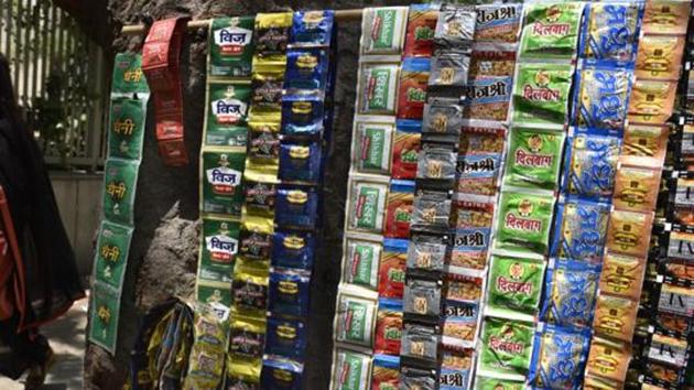 The tobacco, cigarettes and gutka etc being sold openly near Minto Road in New Delhi.(HT File Photo) The tobacco, cigarettes and gutka etc being sold openly near Minto Road in New Delhi.(HT File Photo)