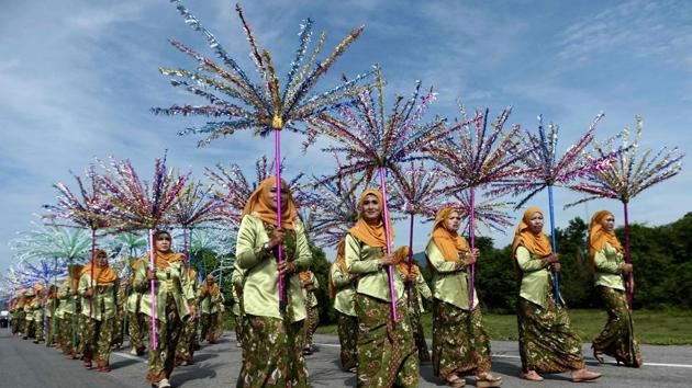 Participants take part in a parade to celebrate Muslim and Buddhist culture in Yi-ngo district of Narathiwat province, Thailand. (Madaree Tohlala / AFP) Participants take part in a parade to celebrate Muslim and Buddhist culture in Yi-ngo district of Narathiwat province, Thailand. (Madaree Tohlala / AFP)