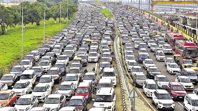 A report prepared by the Centre of Science and Environment has stated if all vehicles are brought together, Delhi would need parking space equivalent to nearly 310 football fields.(Mohd Zakir/HT PHOTO)