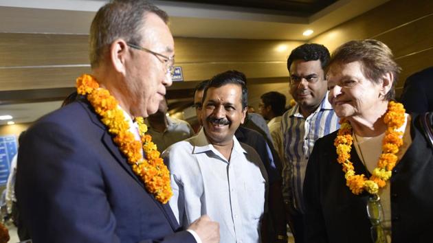 Former Norwegian prime minister Gro Harlem Brundtland , United Nations secretary general Ban Ki-Moon and Delhi chief minister Arvind Kejriwal visit a mohalla clinic at Paschim Vihar in New Delhi on Friday.(Sanchit Khanna/HT PHOTO)