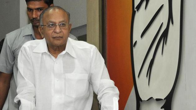 Former Union minister Jaipal Reddy also questioned the PM’s silence on this deal even as other ministers were offering clarifications.(HT PHOTO)
