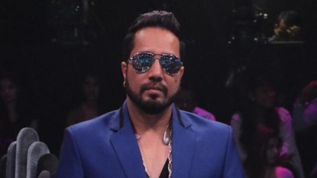 Singer Mika Singh on the sets of reality television show Dance Deewane in Mumbai. (IANS) Singer Mika Singh on the sets of reality television show Dance Deewane in Mumbai. (IANS)