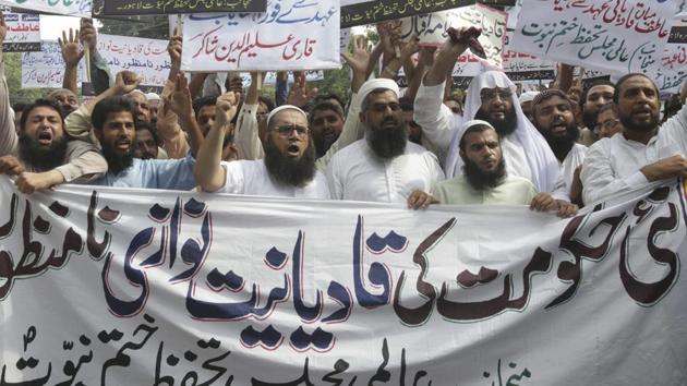 Pakistani Islamists protest against an appointment of a minority Ahmadi Muslim as an adviser to the government, in Lahore, Pakistan, Friday, Sept. 7, 2018.(AP)