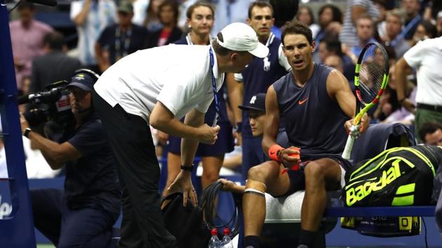 NEW YORK, NY - SEPTEMBER 07: Rafael Nadal of Spain is looked at by the trainer during his men's singles semi-final match against Juan Martin del Potro of Argentina on Day Twelve of the 2018 US Open at the USTA Billie Jean King National Tennis Center on September 7, 2018(AFP)