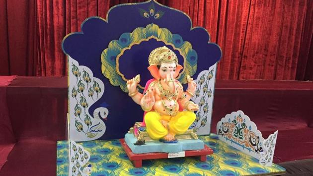 Punekars share how one can celebrate the festival in an interesting way without harming the environment. Medha Dhaiphule’s paper and cardboard decor ganesh in Pune. (HT PHOTO) Punekars share how one can celebrate the festival in an interesting way without harming the environment. Medha Dhaiphule’s paper and cardboard decor ganesh in Pune. (HT PHOTO)