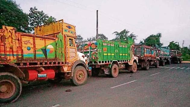 In Virar, police spotted 43 trucks parked on the roadside. (HT Photo) In Virar, police spotted 43 trucks parked on the roadside. (HT Photo)