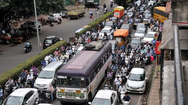 Metro work on Karve road has reduced the space for vehicular traffic leading to bottlenecks. Those using the lane leading to Nal Stop near Mhatre bridge have been facing traffic jams from 9 am to 12 noon for the past few days. (HT PHOTO) Metro work on Karve road has reduced the space for vehicular traffic leading to bottlenecks. Those using the lane leading to Nal Stop near Mhatre bridge have been facing traffic jams from 9 am to 12 noon for the past few days. (HT PHOTO)