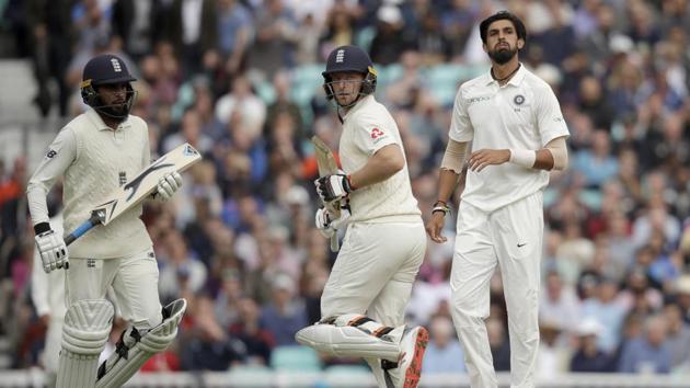 India's Ishant Sharma, right, reacts after pitching a delivery as England's Jos Buttler, center, and England's Adil Rashid add a run during the fifth cricket test match of a five match series between England and India at the Oval cricket ground in London, Saturday, Sept. 8, 2018.(AP)