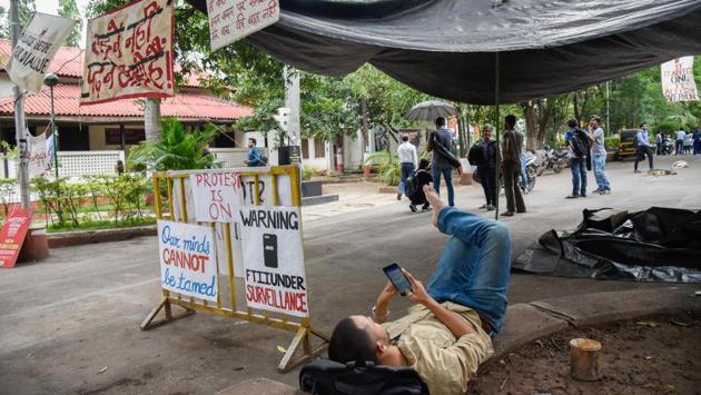 Students of the Film and Television Institute of India (FTII) are seen protesting over lack of infrastructure, clarity in syllabus on their campus on Wednesday. Despite attempts by the administration, students are sticking to their demands, some of which are difficult to meet, said the officials. (SANKET WANKHADE/HT PHOTO) Students of the Film and Television Institute of India (FTII) are seen protesting over lack of infrastructure, clarity in syllabus on their campus on Wednesday. Despite attempts by the administration, students are sticking to their demands, some of which are difficult to meet, said the officials. (SANKET WANKHADE/HT PHOTO)