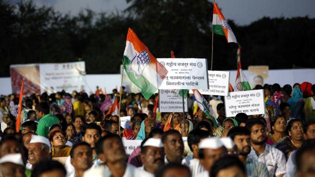 Congress Jan Akrosh yatra reaches SSPMS ground in Pune on Saturday. The Congress plans to raise issues related to farmers, including suicides and unemployment, increase in fuel prices, rupee and the government’s failure to address them. The Congress plans to take the agitation to 50 assembly constituencies. (RAHUL RAUT/HT PHOTO) Congress Jan Akrosh yatra reaches SSPMS ground in Pune on Saturday. The Congress plans to raise issues related to farmers, including suicides and unemployment, increase in fuel prices, rupee and the government’s failure to address them. The Congress plans to take the agitation to 50 assembly constituencies. (RAHUL RAUT/HT PHOTO)