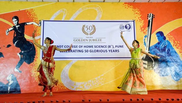 Students of SNDT perform at the golden jubilee celebrations of the home science department on Saturday. (SANKET WANKHADE/HT PHOTO) Students of SNDT perform at the golden jubilee celebrations of the home science department on Saturday. (SANKET WANKHADE/HT PHOTO)