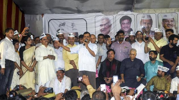 Senior politicians Yashwant Sinha and Shatrughan Sinha at the Aam Aadmi Party’s Jan Adhikar Rally in Noida Sector 46 on Saturday evening. Delhi chief minister Arvind Kejriwal is also seen. (Sunil Ghosh / HT Photo) Senior politicians Yashwant Sinha and Shatrughan Sinha at the Aam Aadmi Party’s Jan Adhikar Rally in Noida Sector 46 on Saturday evening. Delhi chief minister Arvind Kejriwal is also seen. (Sunil Ghosh / HT Photo)