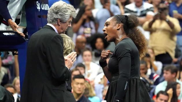 Serena Williams argues with referee Brian Earley during her US Open final against Naomi Osak.(AFP)