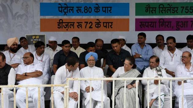 “Modi government has done a number of things that were not in the interest of the nation. The time to change this government will come soon,” said former PM Manmohan Singh who along with UPA chairperson Sonia Gandhi joined the Congress-led bandh protest at Ramlila Maidan. They were later joined by AAP leader Sanjay Singh who had earlier refused to join the protest. (Sonu Mehta / HT Photo) “Modi government has done a number of things that were not in the interest of the nation. The time to change this government will come soon,” said former PM Manmohan Singh who along with UPA chairperson Sonia Gandhi joined the Congress-led bandh protest at Ramlila Maidan. They were later joined by AAP leader Sanjay Singh who had earlier refused to join the protest. (Sonu Mehta / HT Photo)