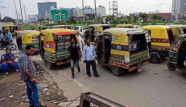 According to police, traffic officers are deployed during peak hours at spots with heavy congestion. (HT Photo) According to police, traffic officers are deployed during peak hours at spots with heavy congestion. (HT Photo)