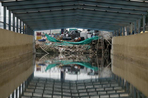 The underpass, which was scheduled to get completed by December 2017, is in danger of caving in due to waterlogging at the construction site. (Parveen Kumar/HT Photo) The underpass, which was scheduled to get completed by December 2017, is in danger of caving in due to waterlogging at the construction site. (Parveen Kumar/HT Photo)
